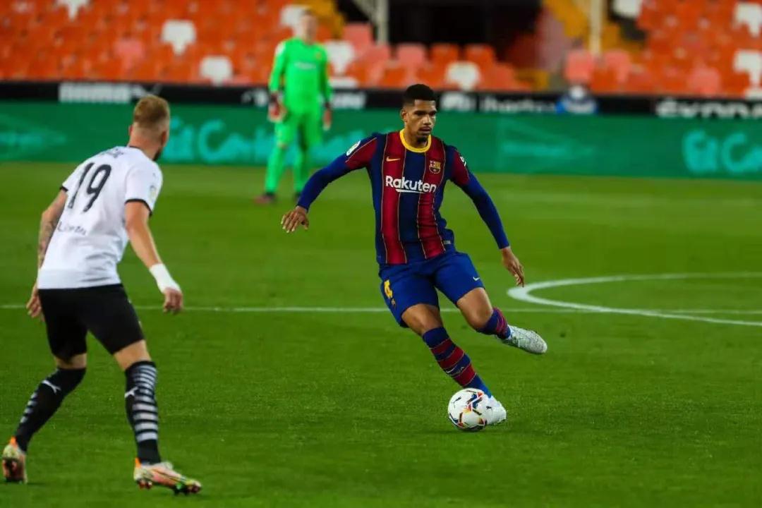 وسام أبو علي لاعب الأهلي الجديدإضافة قوية لفريق العمالقة