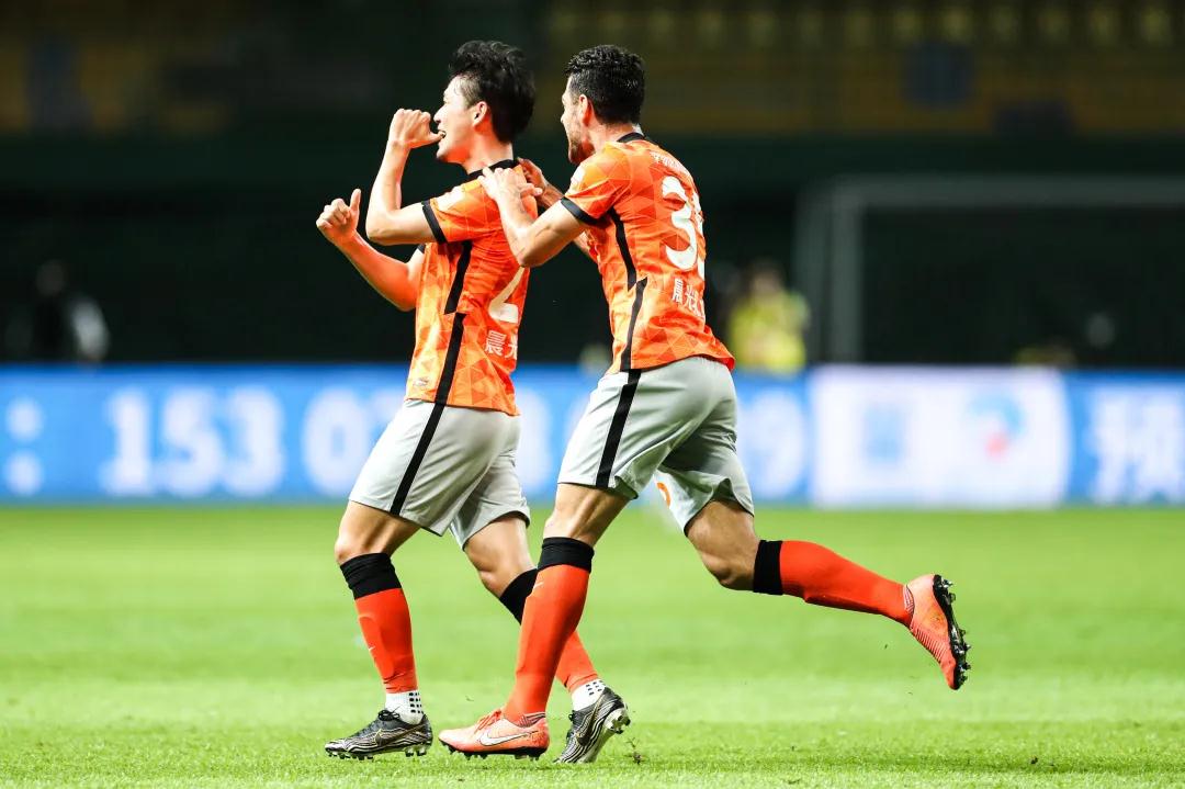 ترتيب الدوري الإنجليزي الممتاز 2024 والهدافيننظرة شاملة على المنافسة
